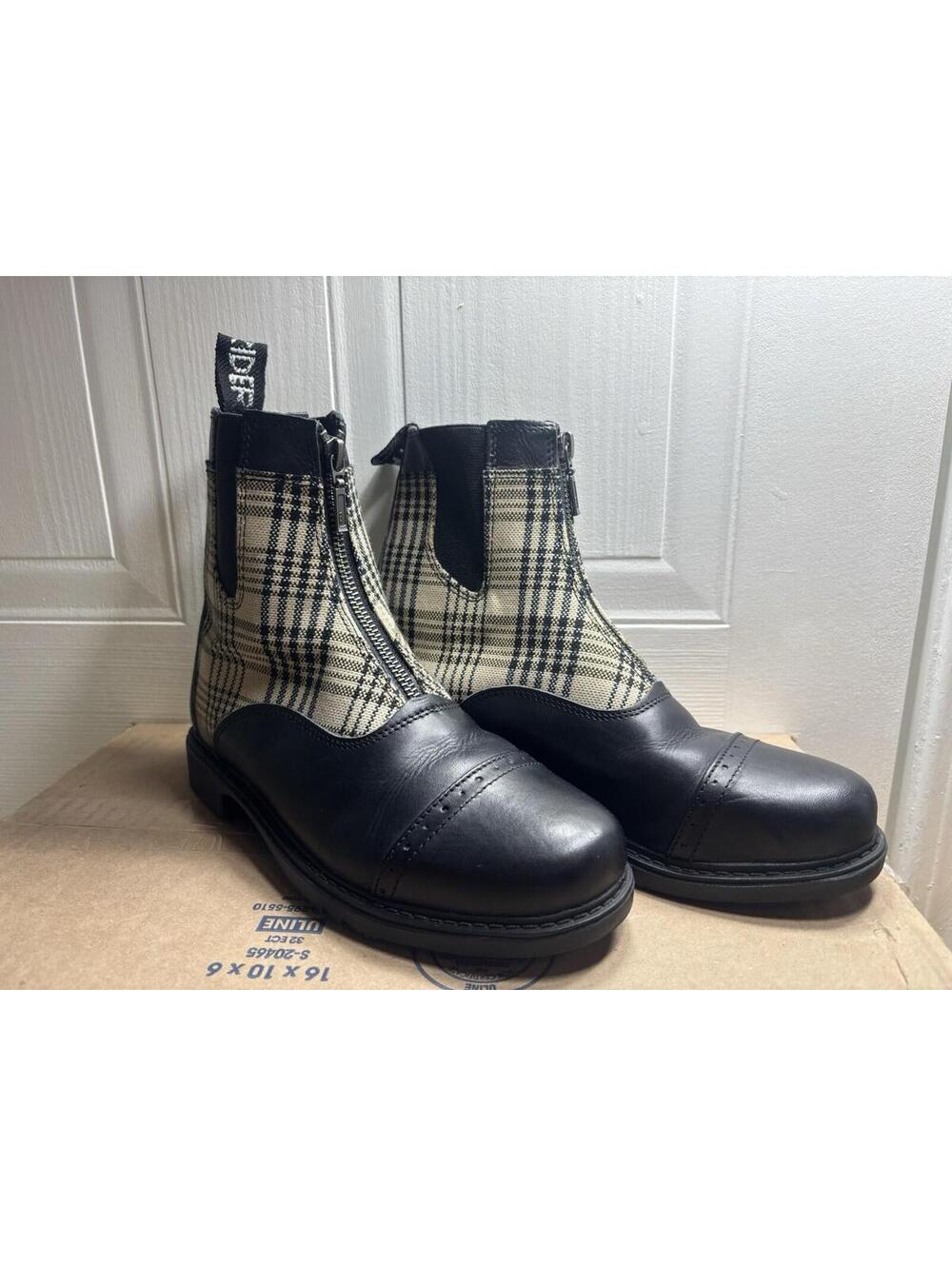 Used ladies 6.5 plaid Ariat Baker Boots Zip
